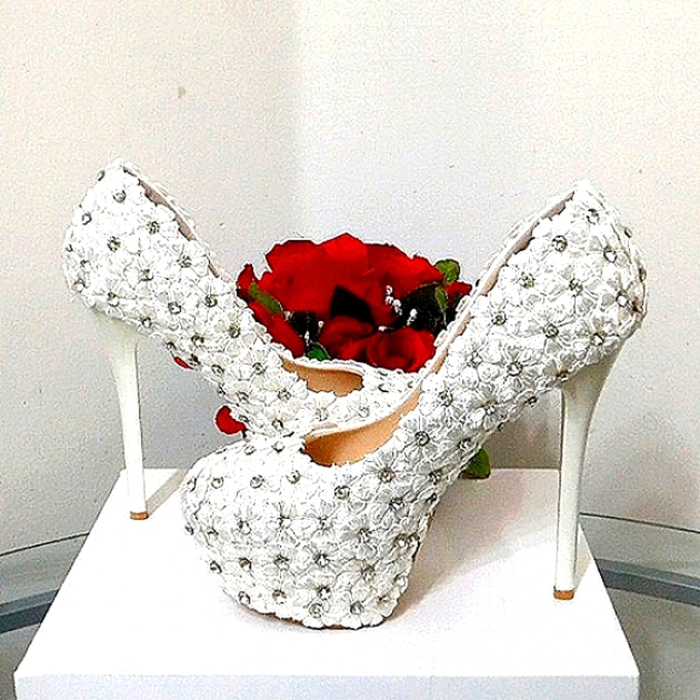 SALE🎁NIB🎁FREE GIFT INCLUDED🎁NWT Rhinestone Embroidery Stiletto High Heel Pump - Picture 8 of 16